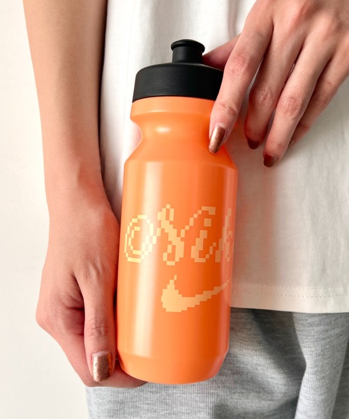 NIKE(ナイキ)の「Nike(ナイキ)/ビッグマウス 650ml スクイズボトル ウォーターボトル 水筒 2.0 22oz グラフィック(水筒・メンズ・ホワイト/バーガンディー/ブルー/パープル/ブルー系その他/カーキ/ブルー系その他2/ライム/オレンジ/その他1・FREE)」の15枚目の写真