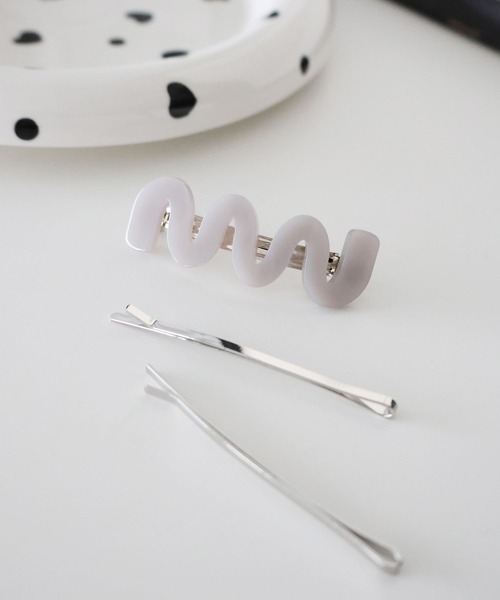 tiny tiny（ティニーティニー）の「うねうねバレッタ[tiny tiny(ティニーティニー)]（バレッタ/ヘアクリップ・レディース・ライトブルー/ピンク/グレー・0）」の2枚目の写真