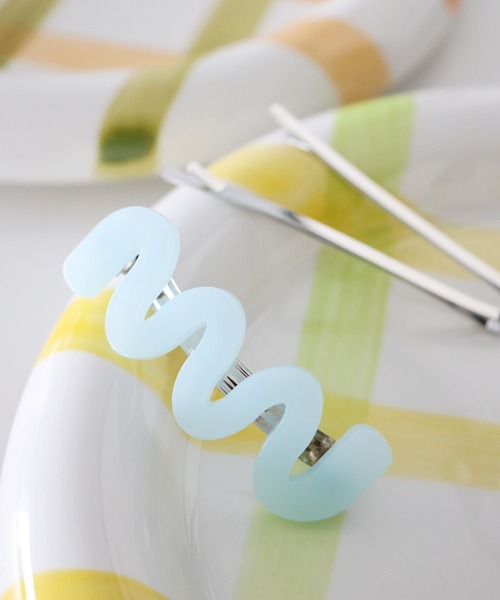 tiny tiny（ティニーティニー）の「うねうねバレッタ[tiny tiny(ティニーティニー)]（バレッタ/ヘアクリップ・レディース・ライトブルー/ピンク/グレー・0）」の3枚目の写真