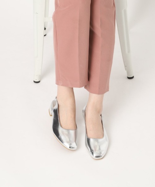 ESPERANZA（エスペランサ）の「ソフトスクエアバックストラップフラットパンプス（パンプス・レディース・ベージュ/シルバー/ブラック・L/M/LL/S）」の21枚目の写真