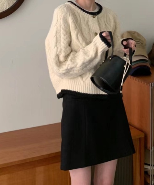 Achic(アシック)の「列マルチボタン 差し色セーター(ニット/セーター・レディース・アイボリー/ピンク・M)」の14枚目の写真
