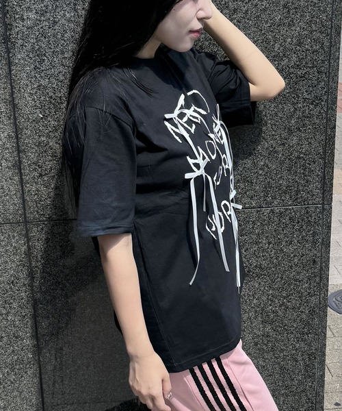 madrepadre(マドレパドレ)の「リボンデザインワードプリント半袖Tシャツ(Tシャツ/カットソー・レディース・ブラック/ホワイト・MEDIUM)」の4枚目の写真