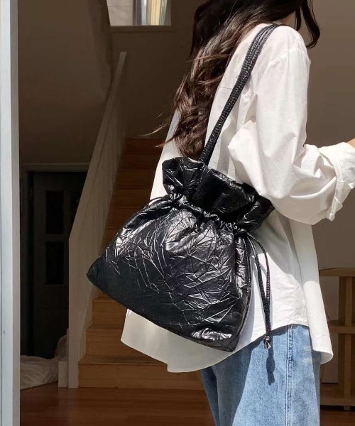 DIAVEL（ディアベル）の「フェイクレザー巾着風バッグ（ショルダー