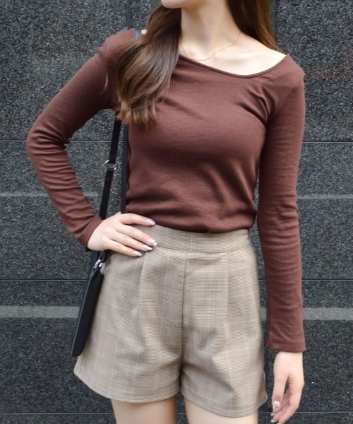 spiritoso（スピリトーゾ）の「【spiritoso】テレコ アシメネック トップス(無地)（Tシャツ/カットソー・レディース・ダークブラウン/オフホワイト/ブラック/パープル系その他/グリーン系その他/その他1/ベージュ/サックスブルー・MEDIUM）」の3枚目の写真