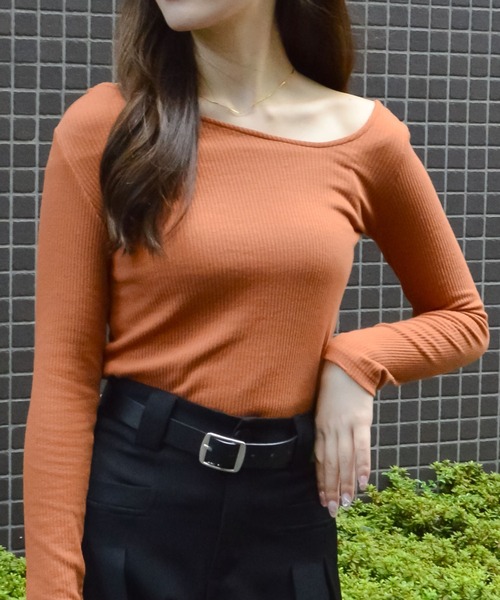 spiritoso（スピリトーゾ）の「【spiritoso】テレコ アシメネック トップス(無地)（Tシャツ/カットソー・レディース・ダークブラウン/オフホワイト/ブラック/パープル系その他/グリーン系その他/その他1/ベージュ/サックスブルー・MEDIUM）」の8枚目の写真