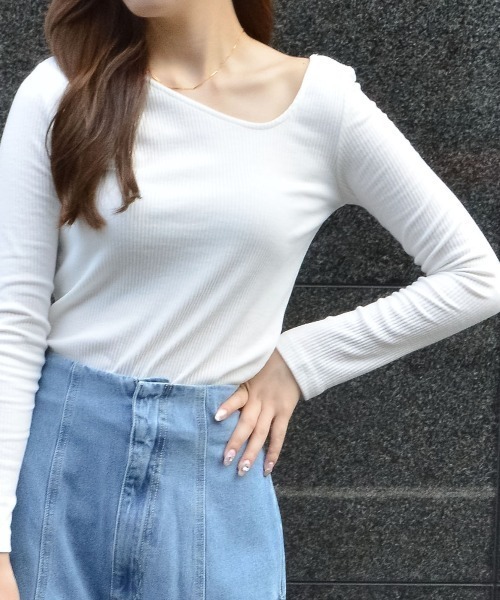 spiritoso（スピリトーゾ）の「【spiritoso】テレコ アシメネック トップス(無地)（Tシャツ/カットソー・レディース・ダークブラウン/オフホワイト/ブラック/パープル系その他/グリーン系その他/その他1/ベージュ/サックスブルー・MEDIUM）」の9枚目の写真