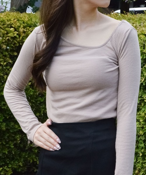 spiritoso（スピリトーゾ）の「【spiritoso】テレコ アシメネック トップス(無地)（Tシャツ/カットソー・レディース・ダークブラウン/オフホワイト/ブラック/パープル系その他/グリーン系その他/その他1/ベージュ/サックスブルー・MEDIUM）」の17枚目の写真