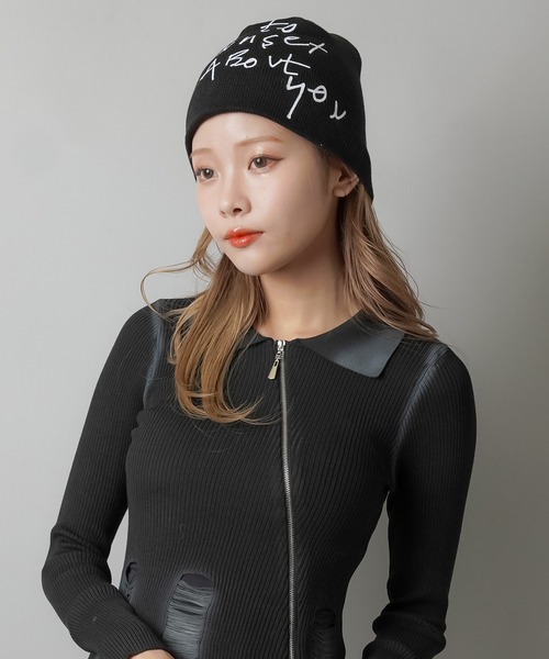 SPINNS（スピンズ）の「手書きロゴ ショートビーニー（ニットキャップ/ビーニー・レディース・レッド/ブラック・ONESIZE）」の5枚目の写真