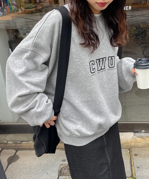 Chillfar（チルファー）の「デイリーアソートプリントロゴスウェットトレーナー（スウェット・レディース・ピンク/ボルドー/アイボリー系2/ホワイト系1/レッド系/ホワイト系/グリーン/ブルー/ネイビー系2/ネイビー系/グレー系/アイボリー系/杢グレー/ブラック/ネイビー系3/アイボリー系3/チャコール/ベージュ/ネイビー/オートミール/ピンク系/グレー系1/グリーン系/ネイビー系1/アイボリー系1・FREE）」の4枚目の写真