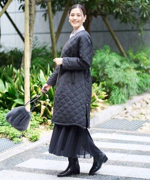 a.v.v（アーヴェヴェ）の「ウエストドロストノーカラーキルトコート（ブルゾン・レディース・モカ/ブラック・34/40/38/42/36）」の4枚目の写真