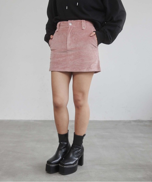 ENVYM(アンビー)の「コーデュロイミニスカート(スカート・レディース・ブラック/ブラウン/ピンク・SMALL/MEDIUM)」の7枚目の写真