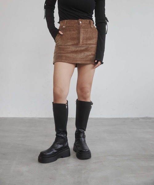 ENVYM(アンビー)の「コーデュロイミニスカート(スカート・レディース・ブラック/ブラウン/ピンク・SMALL/MEDIUM)」の9枚目の写真