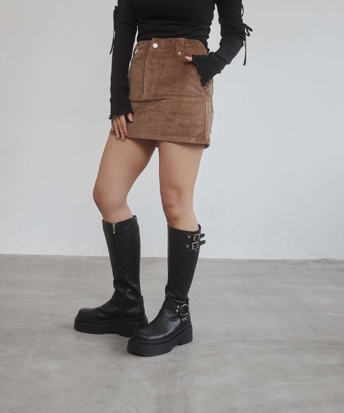 ENVYM(アンビー)の「コーデュロイミニスカート(スカート・レディース・ブラック/ブラウン/ピンク・SMALL/MEDIUM)」の10枚目の写真