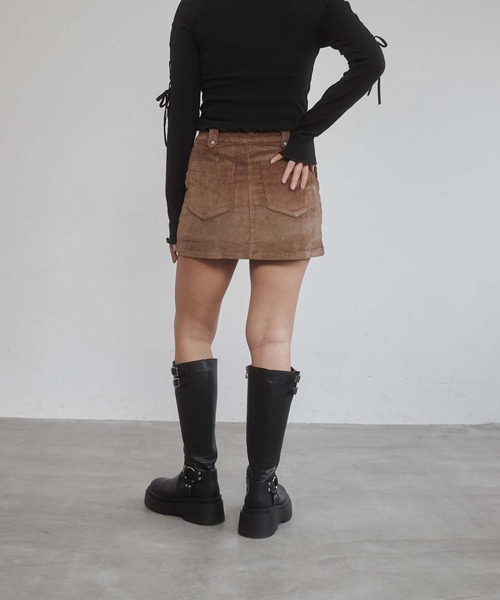 ENVYM(アンビー)の「コーデュロイミニスカート(スカート・レディース・ブラック/ブラウン/ピンク・SMALL/MEDIUM)」の12枚目の写真