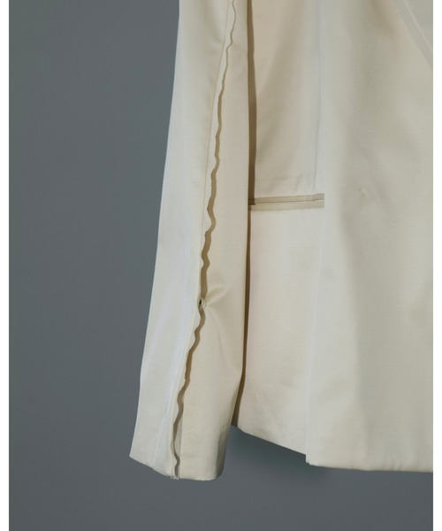 anuke（アンヌーク）の「Satin Slit Jacket（テーラードジャケット・レディース・クリーム/ブラック・36inch/38inch）」の10枚目の写真