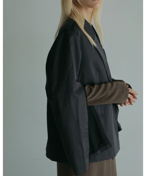 anuke（アンヌーク）の「Satin Slit Jacket（テーラードジャケット・レディース・クリーム/ブラック・36inch/38inch）」の15枚目の写真