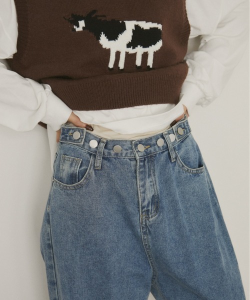 MERLOT（メルロー）の「【ウエスト調節可能】ウエストボタンストレートデニム（デニムパンツ・レディース・ブルー/ネイビー・FREE）」の2枚目の写真