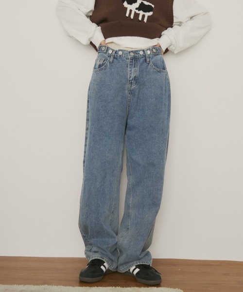 MERLOT（メルロー）の「【ウエスト調節可能】ウエストボタンストレートデニム（デニムパンツ・レディース・ブルー/ネイビー・FREE）」の19枚目の写真