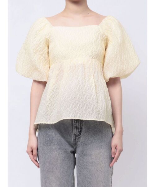 CALNAMUR(カルナムール)の「2WAY VOLUME SLEEVE JAQUARD BL/2WAYボリュームスリーブジャガードブラウス(シャツ/ブラウス・レディース・ライトイエロー/ブルー/ホワイト・FREE)」の5枚目の写真