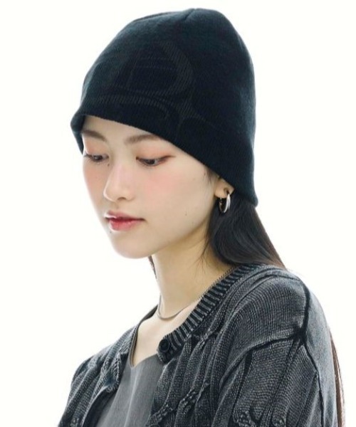 3.3 Field Trip （3.3フィールドトリップ）の「【UNISEX】3.3 Field Trip／ゴシックロゴビーニー（ニットキャップ/ビーニー・レディース・ブラック/グレー/その他1・FREE）」の2枚目の写真