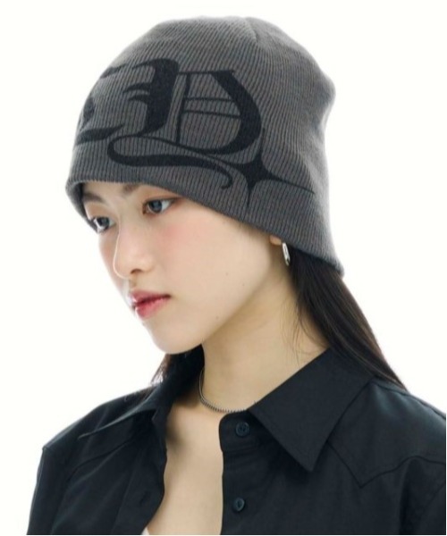 3.3 Field Trip （3.3フィールドトリップ）の「【UNISEX】3.3 Field Trip／ゴシックロゴビーニー（ニットキャップ/ビーニー・レディース・ブラック/グレー/その他1・FREE）」の6枚目の写真