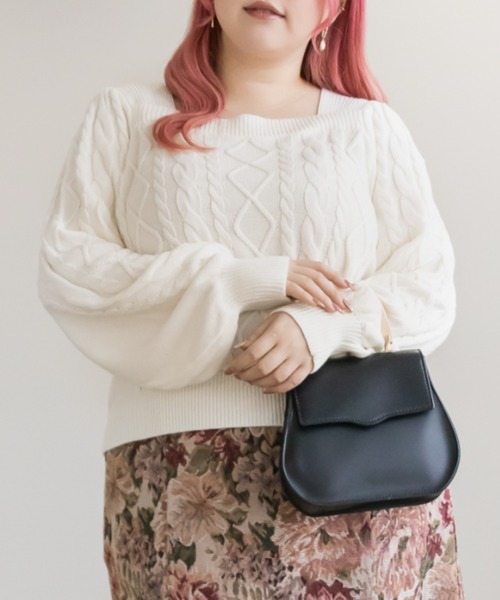 CLETTE(クレット)の「スクエアネックケーブルニット(ニット/セーター・レディース・チャコールグレー/ライトグレー/オフホワイト/ラベンダー・LL/3L/4L)」の5枚目の写真
