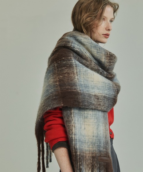 PUBLIC TOKYO（パブリックトウキョウ）の「ヘアリーフリンジマフラー（マフラー・レディース・オレンジ/ブラック/グレー/ブルー/その他4/その他2/グリーン×ピンク/ブラウン系/イエロー×グリーン・FREE）」の4枚目の写真