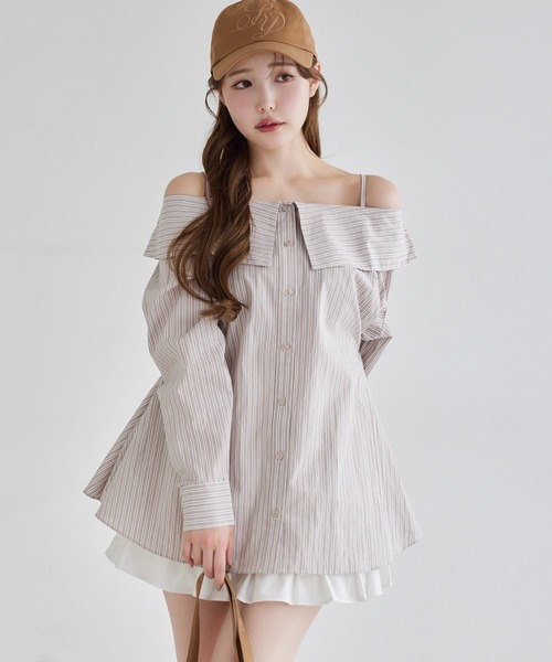 one after another NICE CLAUP(ワンアフターアナザーナイスクラップ)の「マルチway/オフショルロングシャツ(シャツ/ブラウス・レディース・ネイビー/ベージュ系その他/オフホワイト/ブルー系その他・FREE)」の2枚目の写真