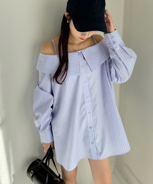 one after another NICE CLAUP(ワンアフターアナザーナイスクラップ)の「マルチway/オフショルロングシャツ(シャツ/ブラウス・レディース・ネイビー/ベージュ系その他/オフホワイト/ブルー系その他・FREE)」の4枚目の写真