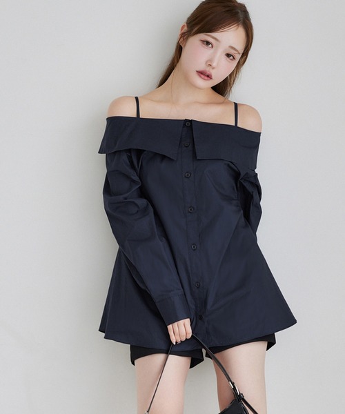 one after another NICE CLAUP(ワンアフターアナザーナイスクラップ)の「マルチway/オフショルロングシャツ(シャツ/ブラウス・レディース・ネイビー/ベージュ系その他/オフホワイト/ブルー系その他・FREE)」の3枚目の写真