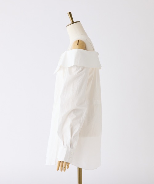 one after another NICE CLAUP(ワンアフターアナザーナイスクラップ)の「マルチway/オフショルロングシャツ(シャツ/ブラウス・レディース・ネイビー/ベージュ系その他/オフホワイト/ブルー系その他・FREE)」の10枚目の写真