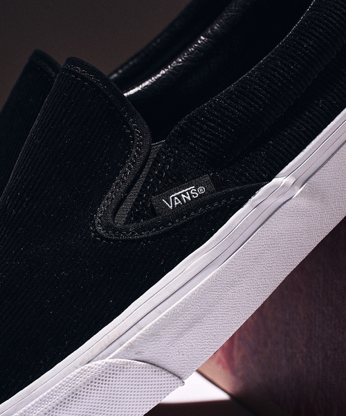 VANS（バンズ）の「"限定展開モデル"  VANS / バンズ クラシック スリッポン（スリッポン・メンズ・ブラック・90/100/110/80/85/95/70/75/105）」の17枚目の写真