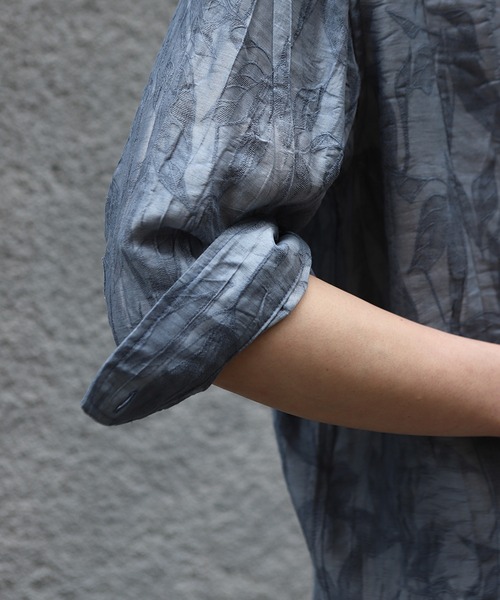 MEN'S BIGI（メンズビギ）の「総柄シアージャカード7分袖オープンカラーシャツ（シャツ/ブラウス・メンズ・ブラウン/ブラック/ブルー・02/01/03）」の20枚目の写真