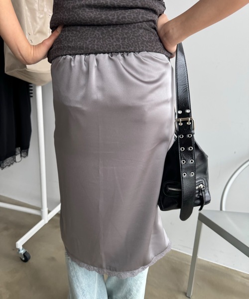 SHAGGIE(シャギー)の「サイドスリットサテンスカート(スカート・レディース・グレー/ブラック・FREE)」の11枚目の写真