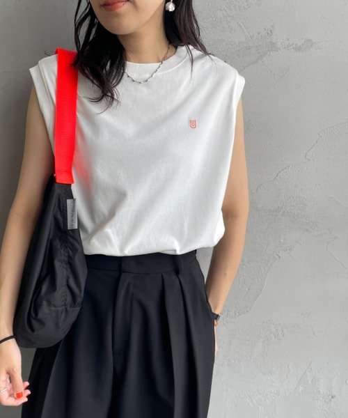 UNIVERSAL OVERALL（ユニバーサルオーバーオール）の「[UNIVERSAL OVERALL/ユニバーサルオーバーオール] 別注 ワンポイントロゴ刺繍 ノースリーブカットソー（Tシャツ/カットソー・レディース・ホワイト/ブラック/グレー/ブルー/ブラック系・F）」の3枚目の写真