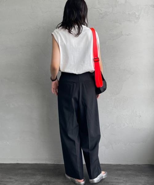 UNIVERSAL OVERALL（ユニバーサルオーバーオール）の「[UNIVERSAL OVERALL/ユニバーサルオーバーオール] 別注 ワンポイントロゴ刺繍 ノースリーブカットソー（Tシャツ/カットソー・レディース・ホワイト/ブラック/グレー/ブルー/ブラック系・F）」の22枚目の写真