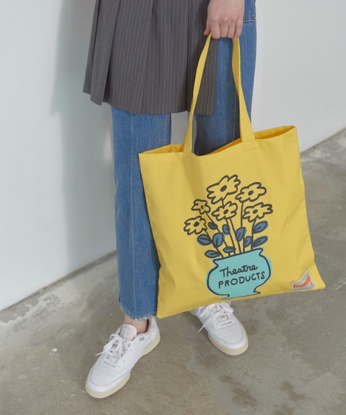 THEATRE PRODUCTS（シアタープロダクツ）の「【THEATRE PRODUCTS ｜ Shiomi Wadaコラボ】コットンキャンバストートバッグ フラワー/ネコ（トートバッグ・レディース・イエロー/ベージュ・FREE）」の3枚目の写真