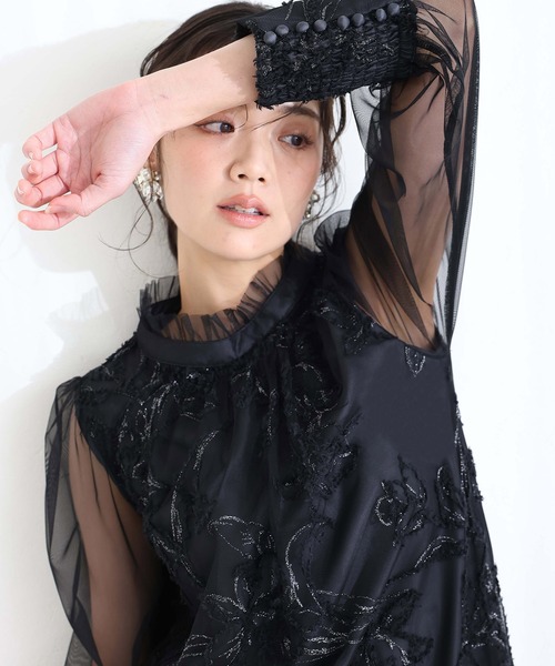 PourVous(プールヴー)の「フェザーフラワー チュール パーティー ドレス セレモニー ミモレ丈&袖あり 結婚式 二次会 フォーマル オケージョンドレス 同窓会 成人式 ロング カフス Aライン お呼ばれ 謝恩会 20代 30代(ドレス・レディース・グレー/ブラック/ベージュ系その他・M)」の6枚目の写真