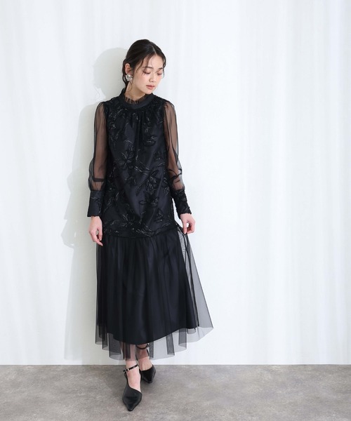PourVous(プールヴー)の「フェザーフラワー チュール パーティー ドレス セレモニー ミモレ丈&袖あり 結婚式 二次会 フォーマル オケージョンドレス 同窓会 成人式 ロング カフス Aライン お呼ばれ 謝恩会 20代 30代(ドレス・レディース・グレー/ブラック/ベージュ系その他・M)」の8枚目の写真
