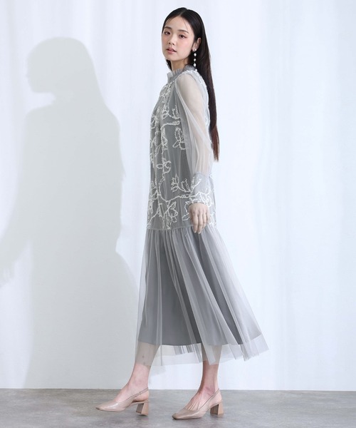 PourVous(プールヴー)の「フェザーフラワー チュール パーティー ドレス セレモニー ミモレ丈&袖あり 結婚式 二次会 フォーマル オケージョンドレス 同窓会 成人式 ロング カフス Aライン お呼ばれ 謝恩会 20代 30代(ドレス・レディース・グレー/ブラック/ベージュ系その他・M)」の10枚目の写真