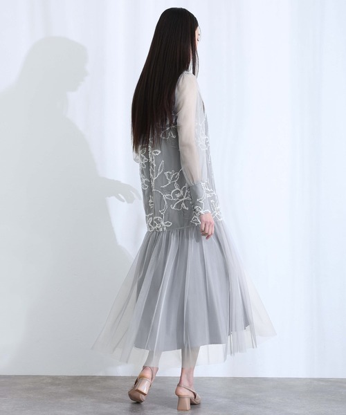 PourVous(プールヴー)の「フェザーフラワー チュール パーティー ドレス セレモニー ミモレ丈&袖あり 結婚式 二次会 フォーマル オケージョンドレス 同窓会 成人式 ロング カフス Aライン お呼ばれ 謝恩会 20代 30代(ドレス・レディース・グレー/ブラック/ベージュ系その他・M)」の11枚目の写真