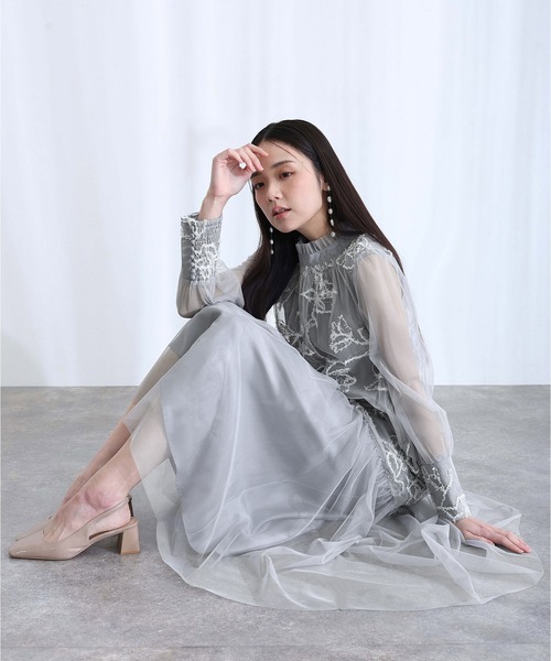 PourVous(プールヴー)の「フェザーフラワー チュール パーティー ドレス セレモニー ミモレ丈&袖あり 結婚式 二次会 フォーマル オケージョンドレス 同窓会 成人式 ロング カフス Aライン お呼ばれ 謝恩会 20代 30代(ドレス・レディース・グレー/ブラック/ベージュ系その他・M)」の12枚目の写真
