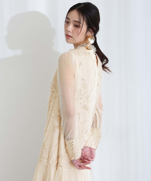 PourVous(プールヴー)の「フェザーフラワー チュール パーティー ドレス セレモニー ミモレ丈&袖あり 結婚式 二次会 フォーマル オケージョンドレス 同窓会 成人式 ロング カフス Aライン お呼ばれ 謝恩会 20代 30代(ドレス・レディース・グレー/ブラック/ベージュ系その他・M)」の13枚目の写真