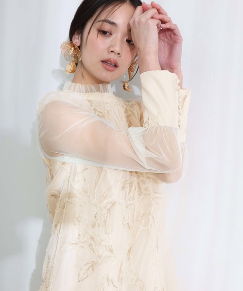 PourVous(プールヴー)の「フェザーフラワー チュール パーティー ドレス セレモニー ミモレ丈&袖あり 結婚式 二次会 フォーマル オケージョンドレス 同窓会 成人式 ロング カフス Aライン お呼ばれ 謝恩会 20代 30代(ドレス・レディース・グレー/ブラック/ベージュ系その他・M)」の14枚目の写真