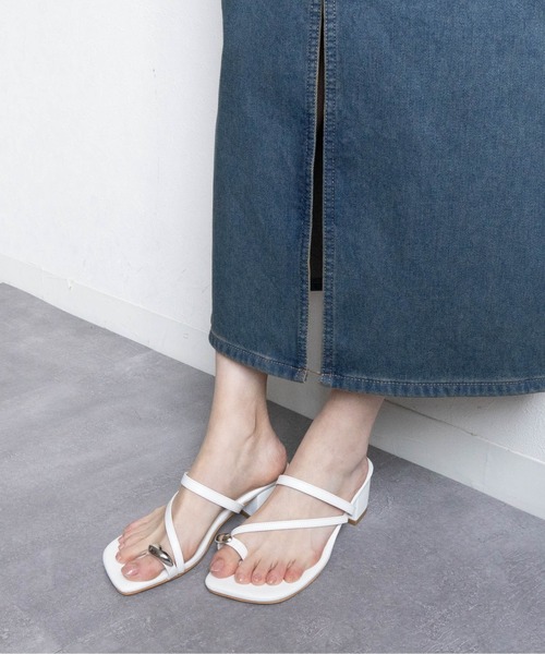 Fabby fabby（ファビィーファビィー）の「スクエアメタルトングチャームヒールサンダル（サンダル・レディース・シルバー/ブラック/ブラウン/ホワイト/シルバー系その他・SMALL/MEDIUM/LARGE）」の18枚目の写真