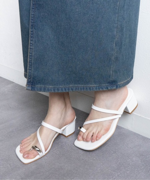 Fabby fabby（ファビィーファビィー）の「スクエアメタルトングチャームヒールサンダル（サンダル・レディース・シルバー/ブラック/ブラウン/ホワイト/シルバー系その他・SMALL/MEDIUM/LARGE）」の21枚目の写真