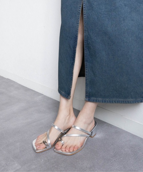 Fabby fabby（ファビィーファビィー）の「スクエアメタルトングチャームヒールサンダル（サンダル・レディース・シルバー/ブラック/ブラウン/ホワイト/シルバー系その他・SMALL/MEDIUM/LARGE）」の20枚目の写真
