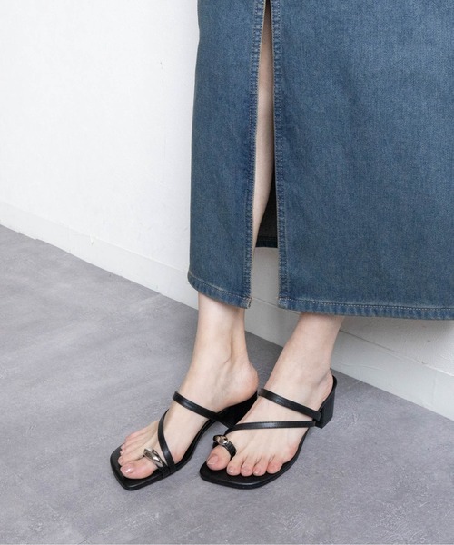 Fabby fabby（ファビィーファビィー）の「スクエアメタルトングチャームヒールサンダル（サンダル・レディース・シルバー/ブラック/ブラウン/ホワイト/シルバー系その他・SMALL/MEDIUM/LARGE）」の19枚目の写真