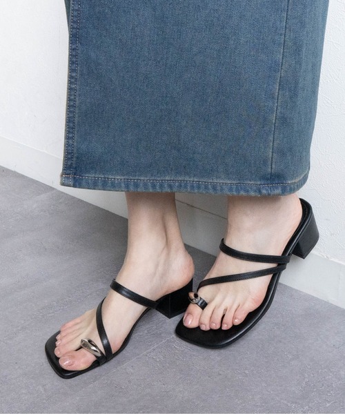 Fabby fabby（ファビィーファビィー）の「スクエアメタルトングチャームヒールサンダル（サンダル・レディース・シルバー/ブラック/ブラウン/ホワイト/シルバー系その他・SMALL/MEDIUM/LARGE）」の22枚目の写真