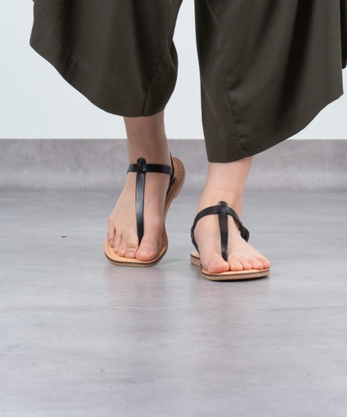 【L’ ANGOLO DEL CUOIO/ランゴロデルクオイオ】Ｔストラップサンダル　レザーサンダル　フラットサンダル